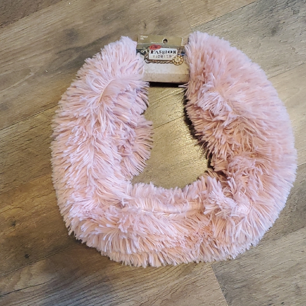 NWT one Size Furry Pink Scarf